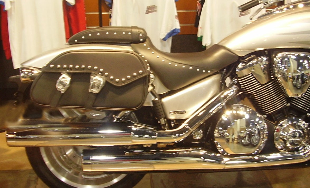 1204- HONDA VTX 1300F STUDDED saddlebags by saddleline with