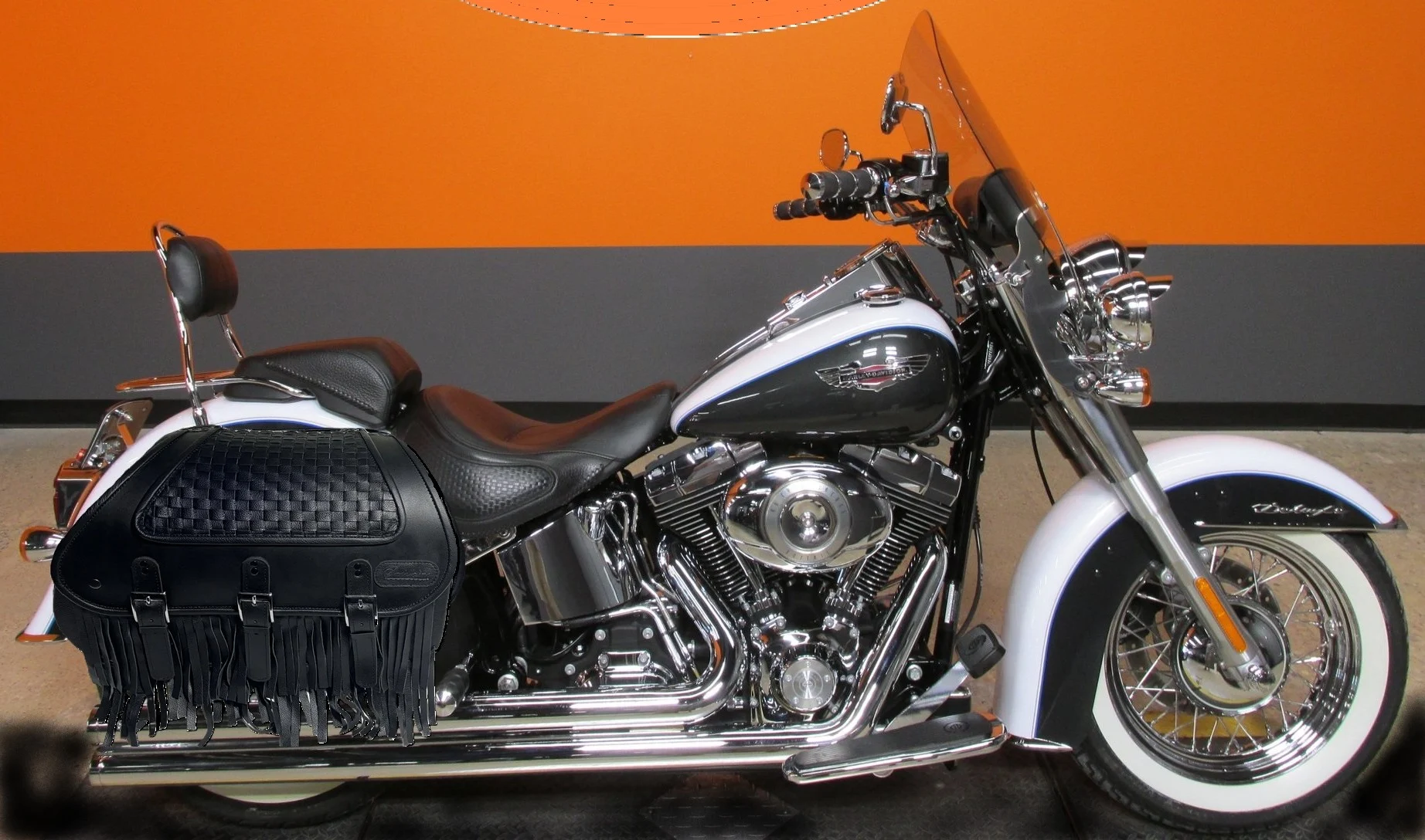 427-3Bfr- Saddleline Harley-Davidson Softail Deluxe FLSTN and