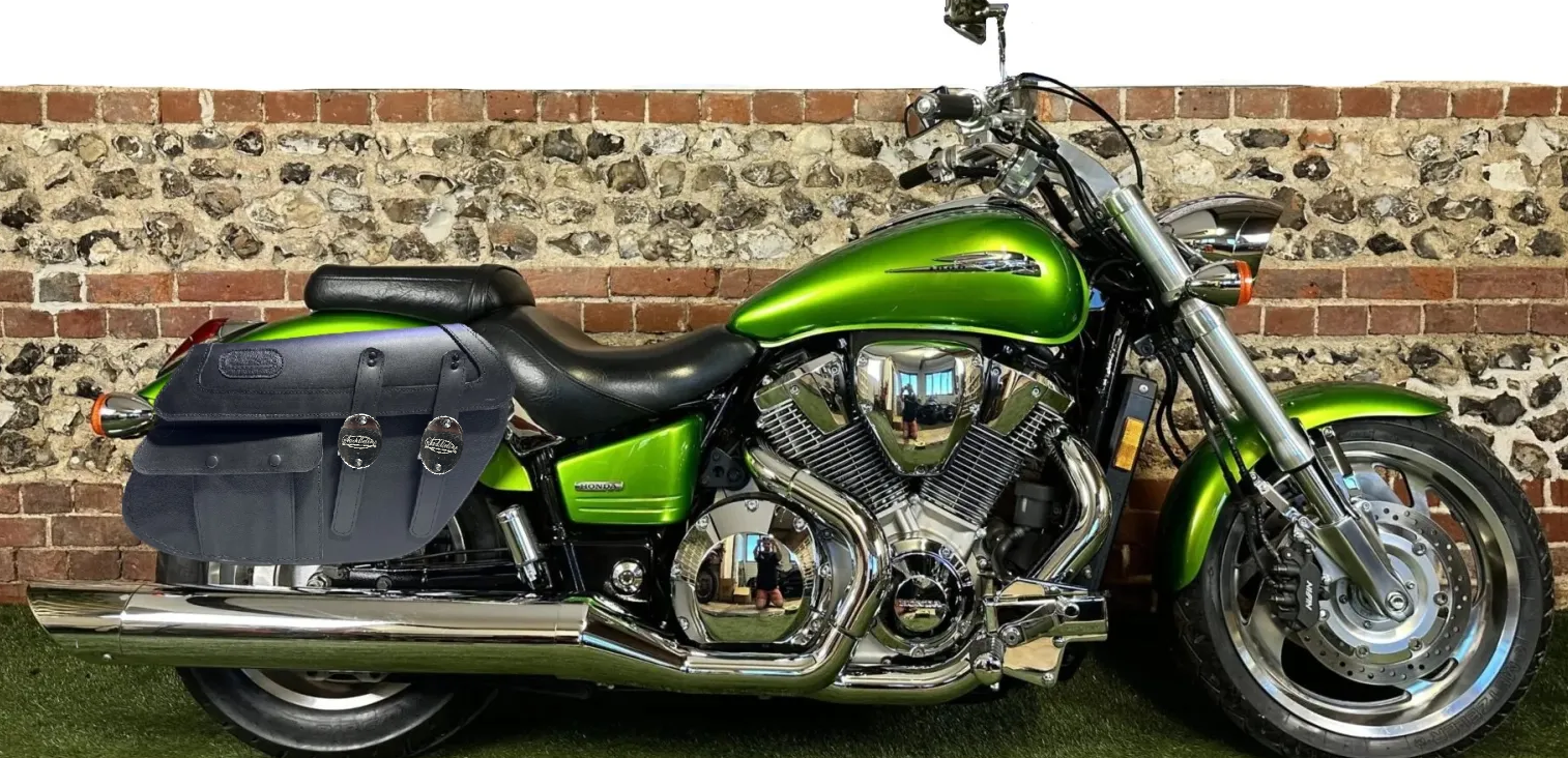 1208- HONDA VTX 1800C saddlebags by saddleline with complete quick